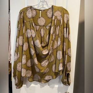 FREE PEOPLE cowling around top in Golden Rod size M